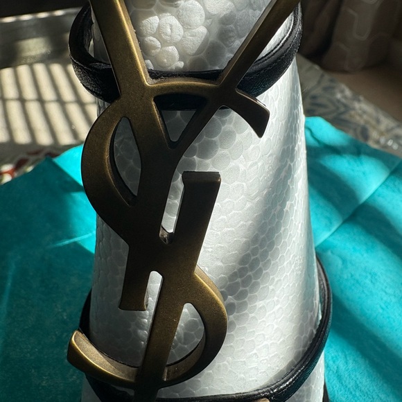 Saint Laurent Elegant Cassandra 100 Black Heels with Brushed Gold Logo - Picture 15 of 16